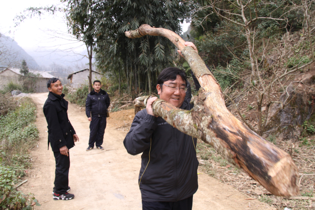 石宏参加农村劳动