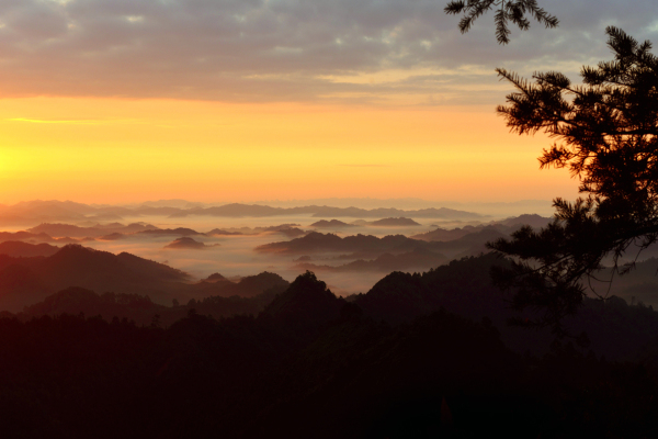 夕阳云海