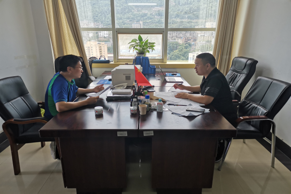 3.个别谈话。谈话范围覆盖县（市）纪委监委班子成员和内设机构、派驻机构、乡（镇）纪委监察室负责人，部分干部职工代表等。谈话内容涵盖落实中央、省、州决策部署落实情况、严明政治纪律和政治规矩情况、遵守中央八项规定情况、选人用人情况、纪律作风情况、担当作为情况等。