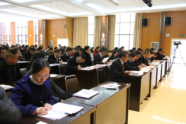 与会人员对述责述廉对象现场测评打分 与会人员对述责述廉对象现场测评打分