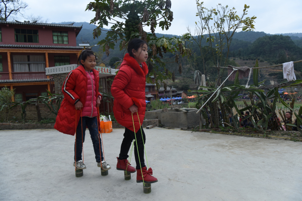 10.踩竹筒高跷_编辑