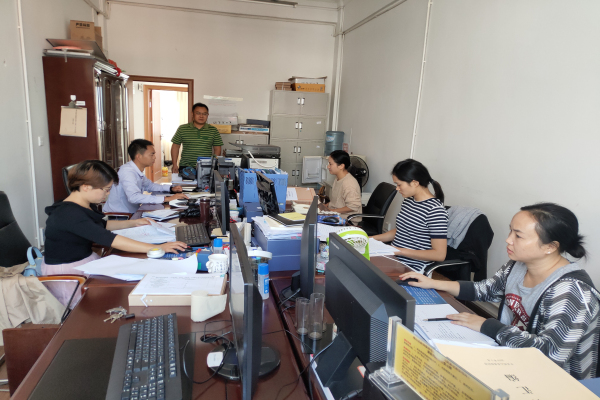 3砚山县政务管理局对本单位各室干部职工的纪律作风进行自检自查。